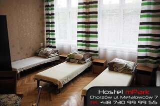 Хостелы Hostel Noclegi Chorzow Хожув Трехместный номер с основными удобствами и общей ванной комнатой-2